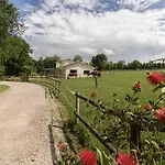 Hébergement de vacances Les Paradoux Pin-Balma