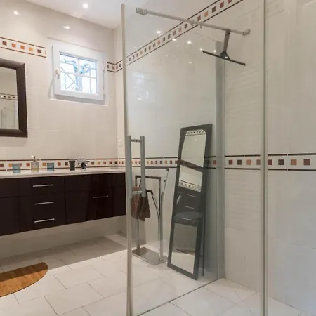 Les Paradoux